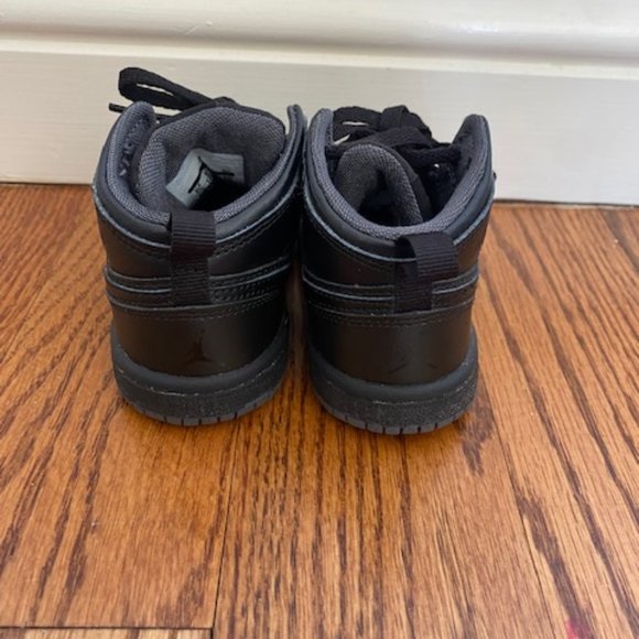 TODDLER NIKE AIR JORDANS SIZE 6C - Picture 3 of 4